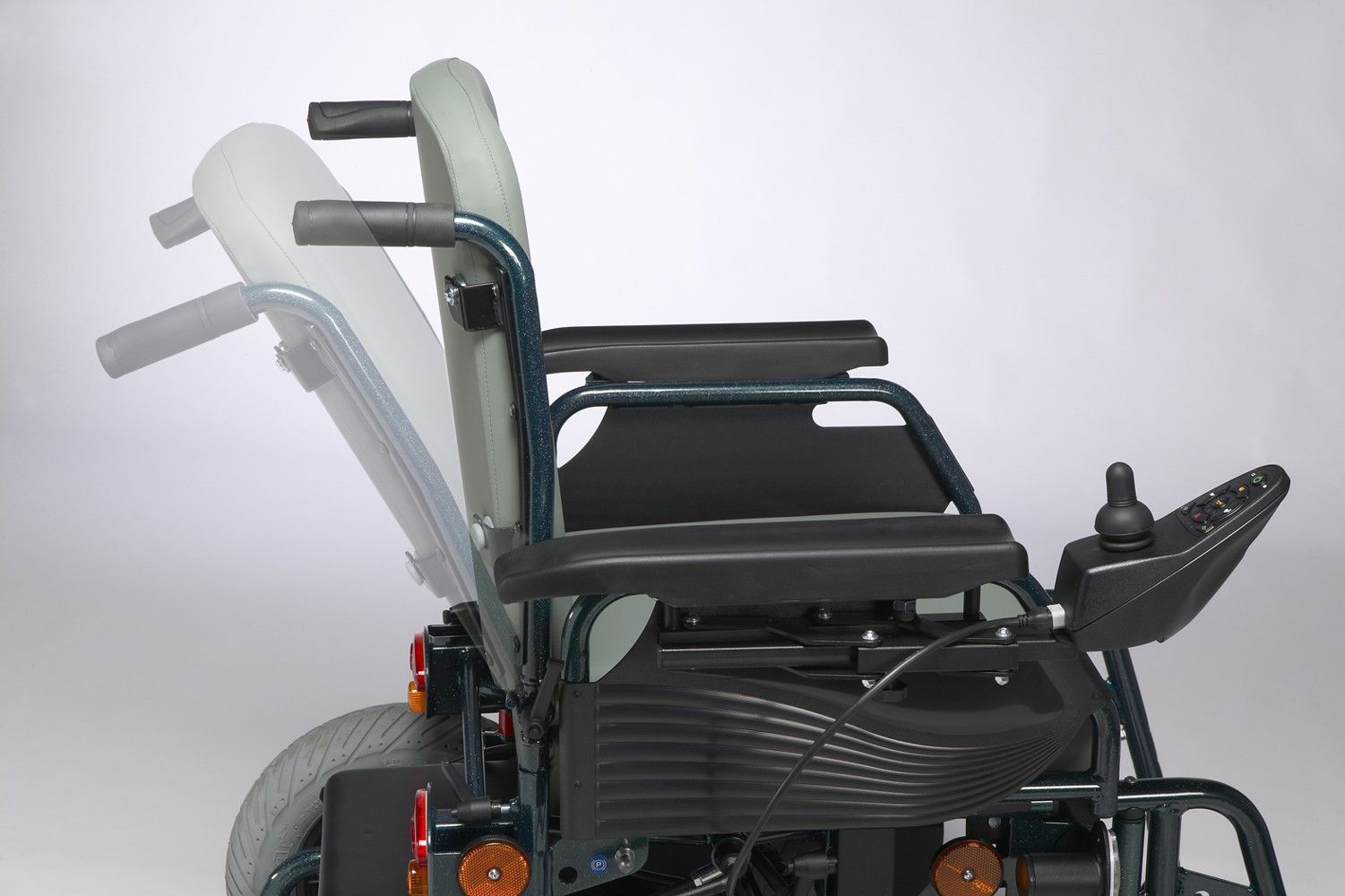 Кресло-коляска инвалидная с электроприводом Squod Vermeiren купить в OrtoMir24