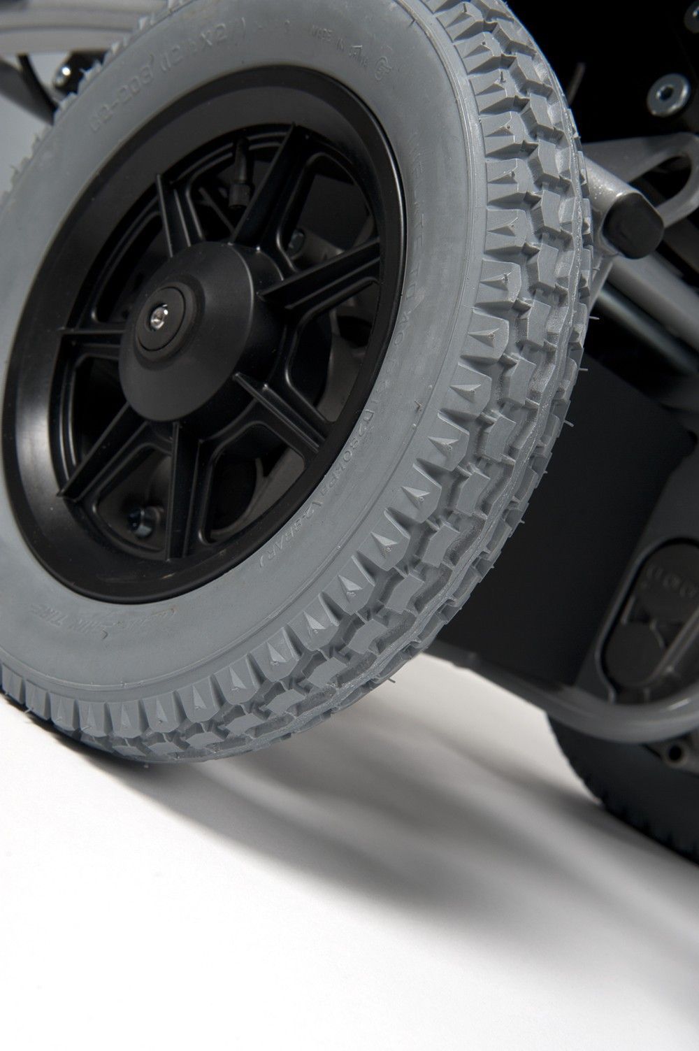 Кресло-коляска инвалидная с электроприводом Navix Lift Vermeiren купить в OrtoMir24