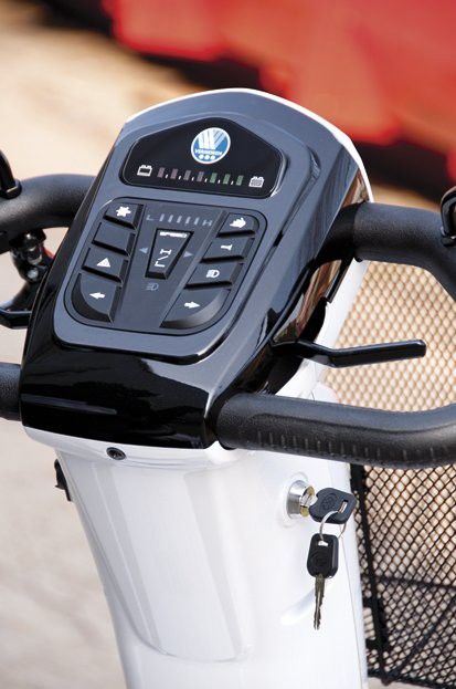 Кресло-коляска инвалидная (скутер) складная с электроприводом Carpo 3 Vermeiren купить в OrtoMir24