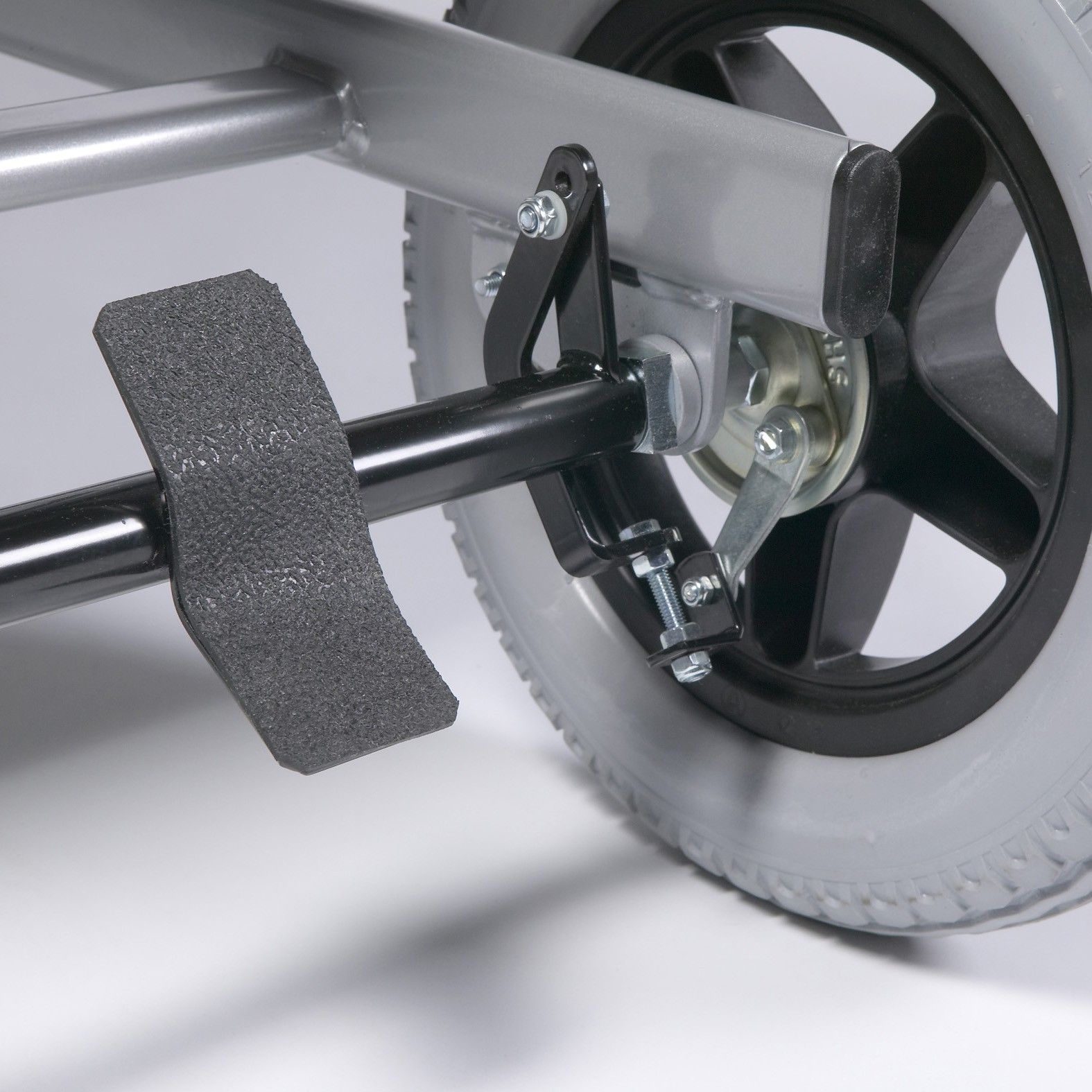 Кресло-коляска механическая многофункциональная Coraille XXL Vermeiren купить в OrtoMir24