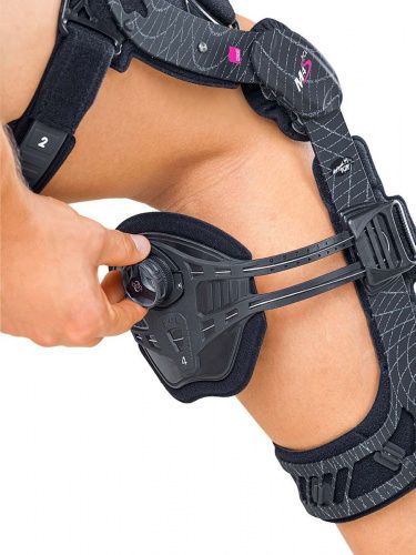 Ортез на коленный сустав G031D-2 Medi, сильная фиксация купить в OrtoMir24